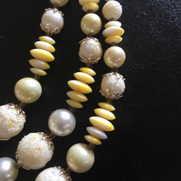 1950s Beaded necklace & earrings - Picture 2 of 3